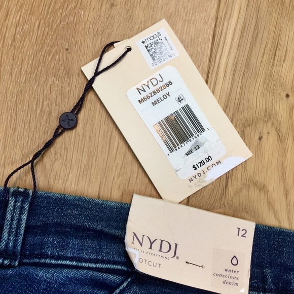 NYDJ Barbara Bootcut Jeans in Meloy Wash - Picture 13 of 15